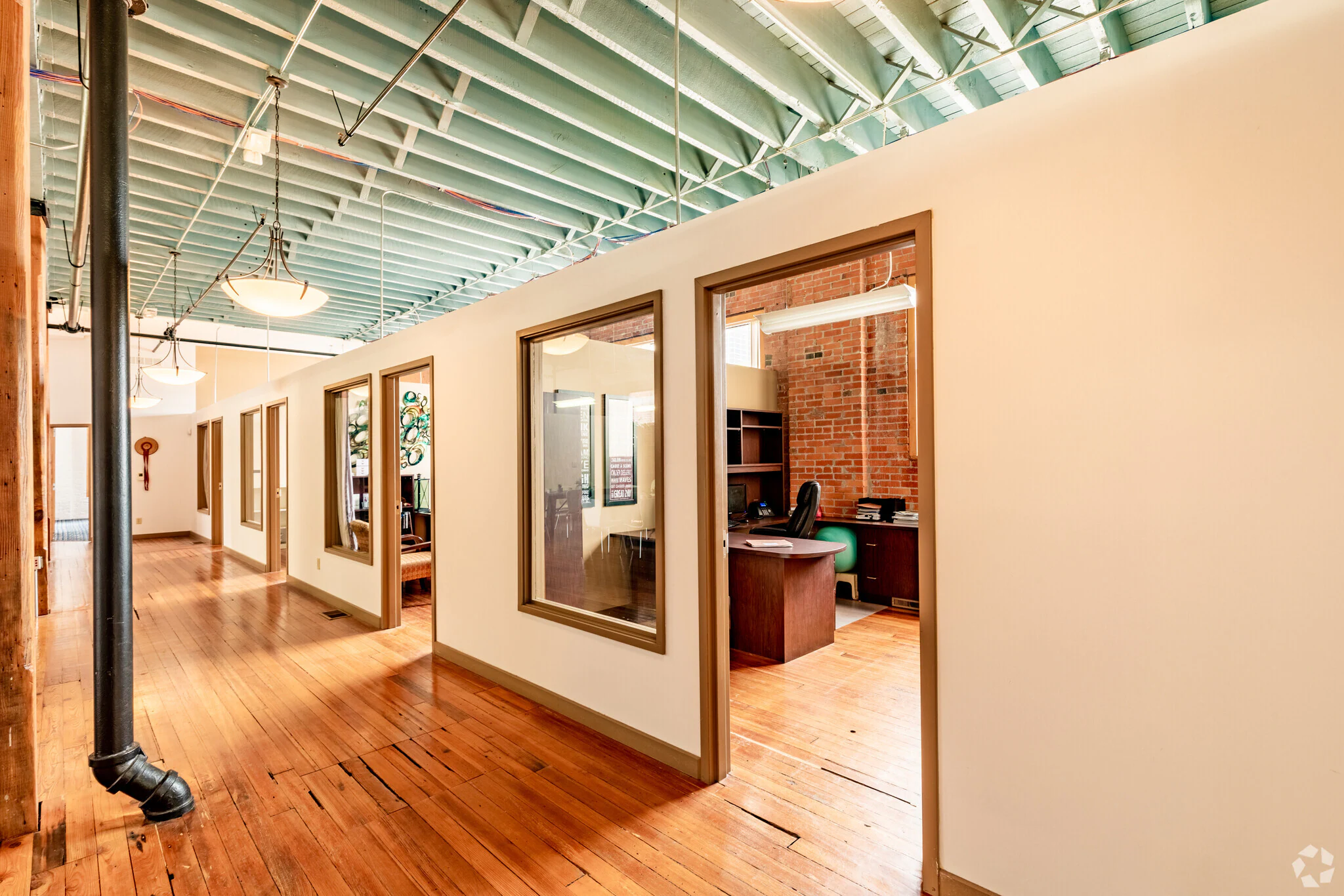 400-Admiral-Blvd-Kansas-City-MO-Interior-Photo-12-LargeHighDefinition